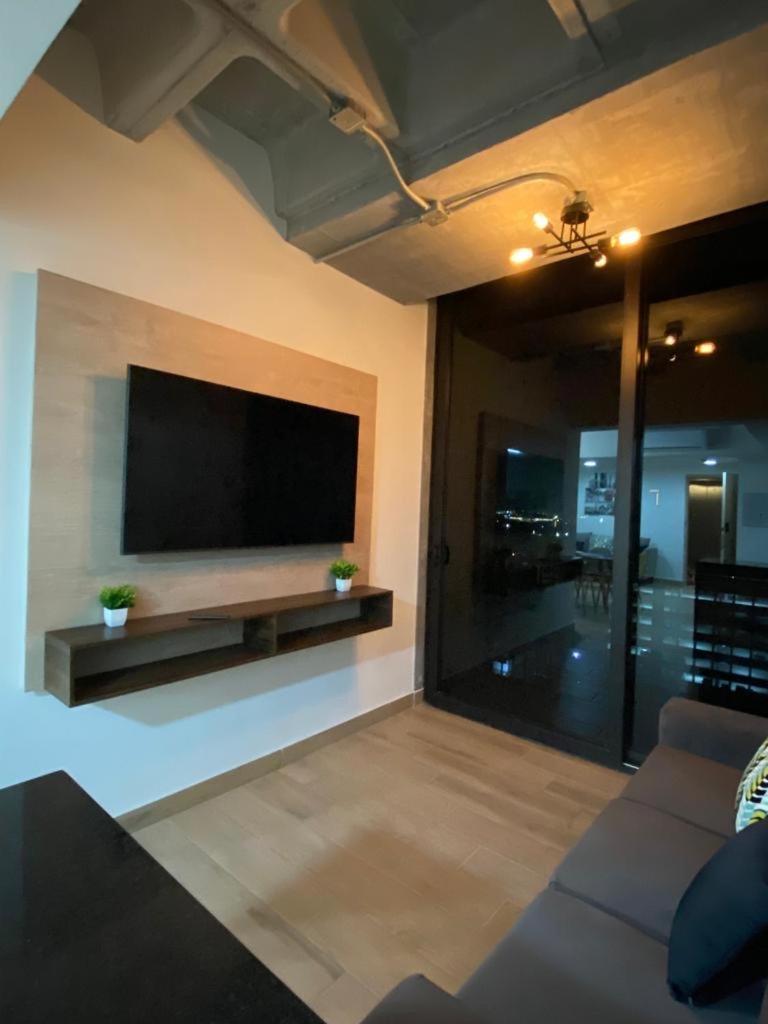 Lux 2 Bedroom Apartment, Swimming Pool, Gym And Free Parking Spot In Macro Plaza Area Apartamento *